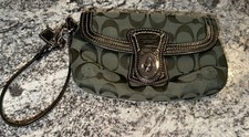 Coach Wristlet Green Jaquard Signature Turnlock Zipper Silver Accents
