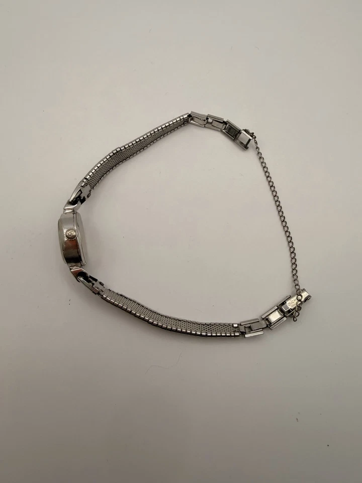 Reloj de pulsera Bulova N2 vintage para mujer con esfera blanca de nácar. Funcionando. Foto 2 de 4