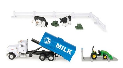 ERTL, PETERBILT Forwarder mit zwei Ladeoptionen Pritsche und Tank mit JOHN DE...