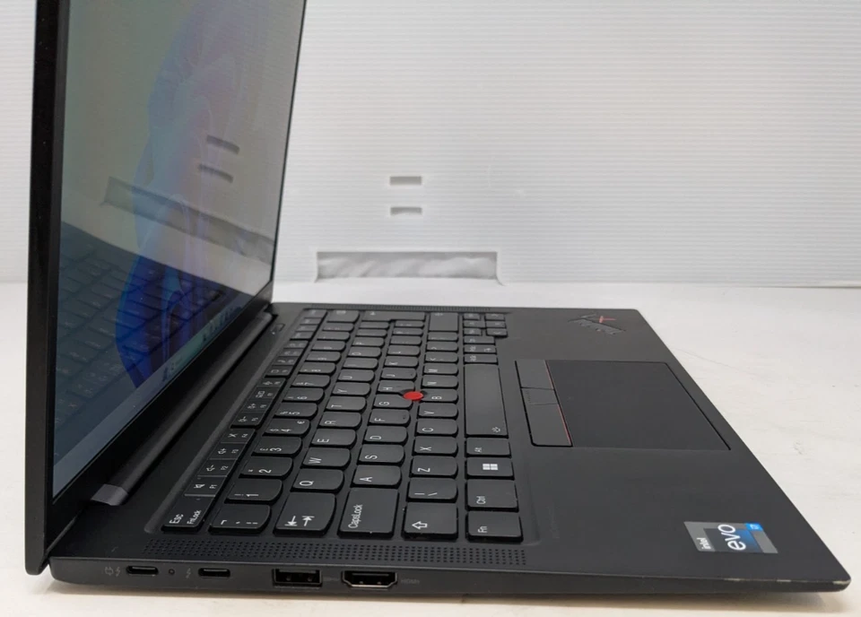 Lenovo ThinkPad X1 Carbon · i7-1355U · 32GB · 1TB, photo 3 of 5