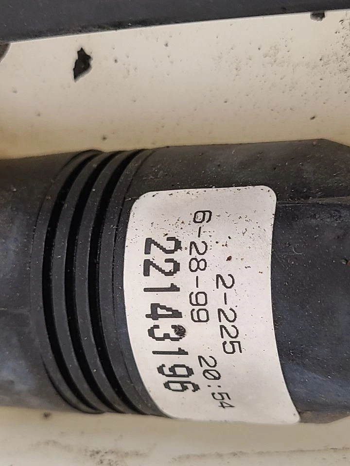 99-05 GMC SIERRA 1500 PICKUP Washer Reservoir With Low Level Indicator 12487670 — 第 4/4 张图片