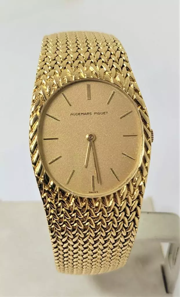 Gold shop watch mesh