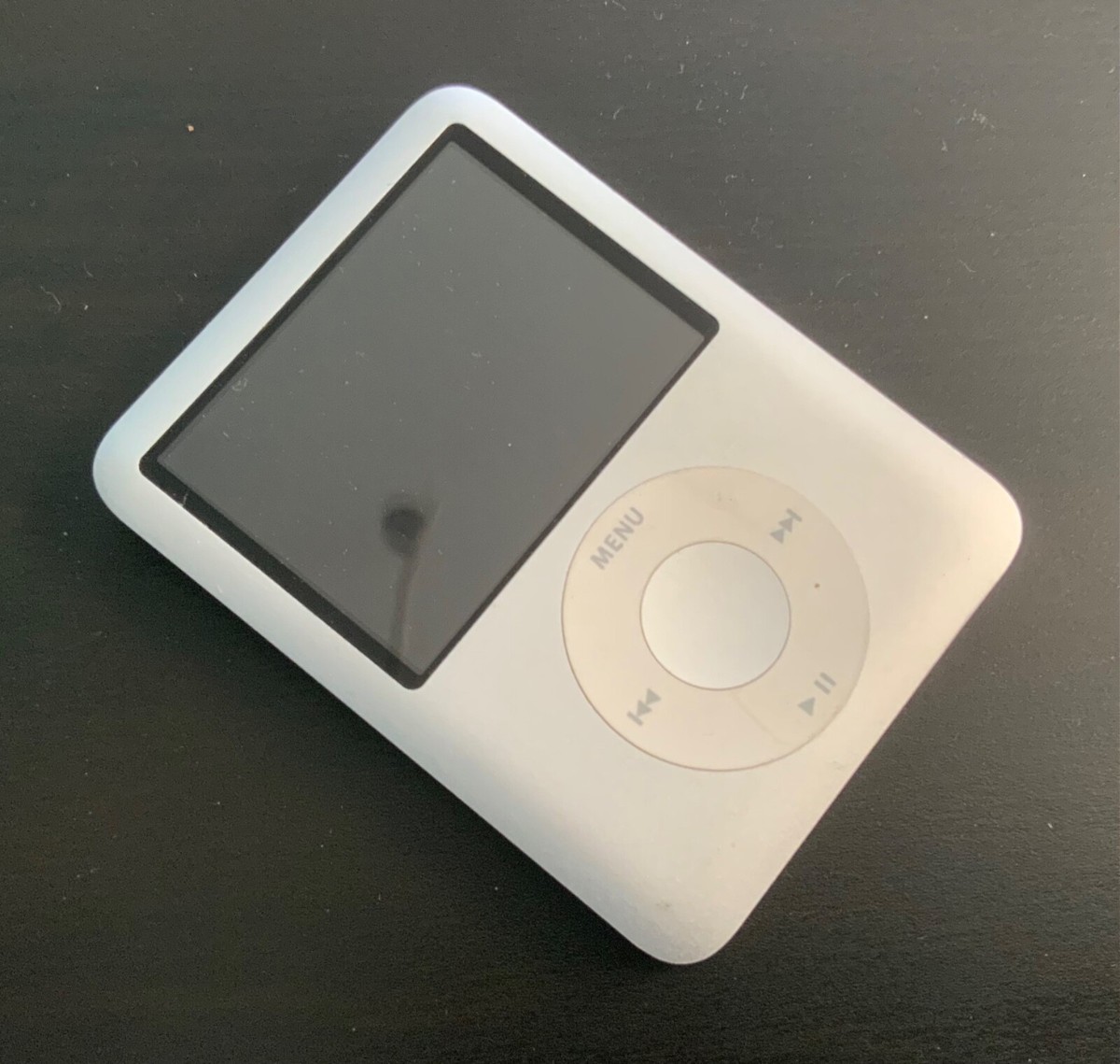 新品未使用！　iPod nano 4G （第3世代）シルバー Apple iPod nano 3rd Gen 8GB (Silver) MA980LL/A B&H Photo Video