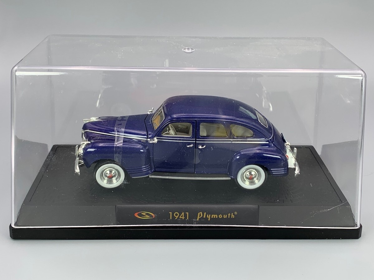 1/32 Scale Diecast Signature Models 1941 Plymouth Purple D0420 LZ