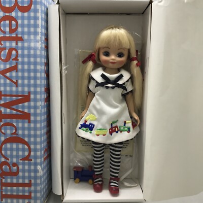 Vintage Tonner Tiny Betsy McCall Choo Choo Chick 2000 Collector