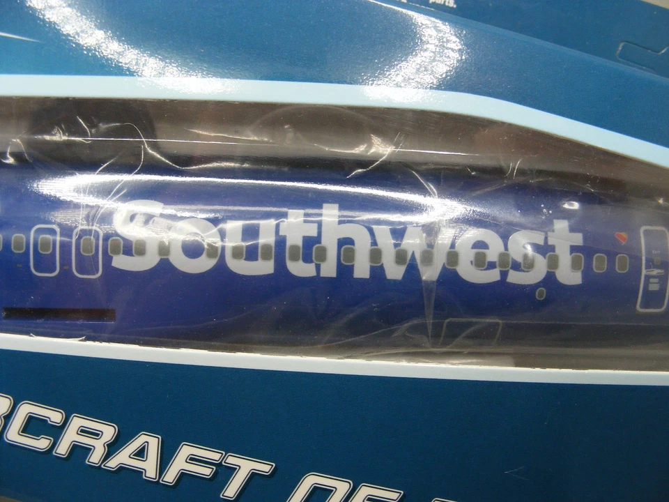 SkyMarks Southwest 全新送货 1/130 波音 737-800 Heart One — 第 3/4 张图片