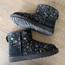UGG Classic Short Zodiac Black Suede Celestia...