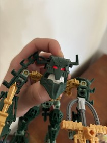 LEGO Bionicle Piraka Zaktan 8903 Complete w/ Canister Manual Light-Up Eyes Zamor