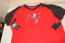 Nike Tampa Bay Buccaneers Women’s 2XL V-Neck T-Shirt NFL Team Apparel NWT