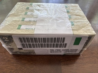 Banconote Da 100 Dollari Spesse Sui Bordi Con Spazio Di Copia Isolato Su Bianco Chiudi Macro 166870674 - Foto 9