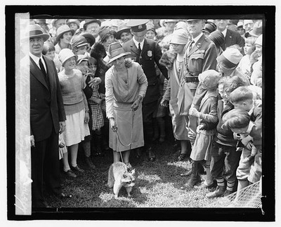Photo:Washington DC Mrs. Coolidge 1927 Easter egg rolling raccoon Rebecca