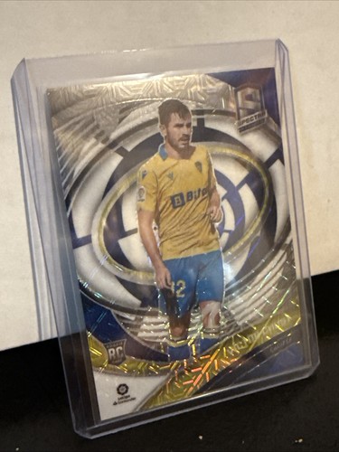 2021-22 Panini Chronicles Spectra Prizm #249, VICTOR CHUST RC /16, Cadiz CF - Picture 3 of 5