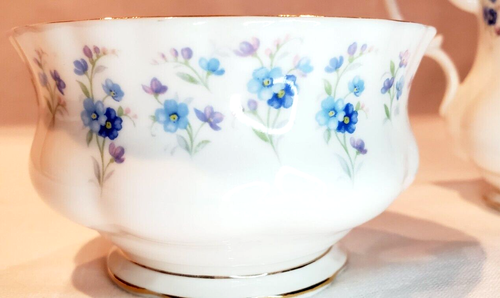 Creamer & Sugar Bowl set Blue Floral Memory Lane Royal Albert Bone China England - Picture 15 of 15