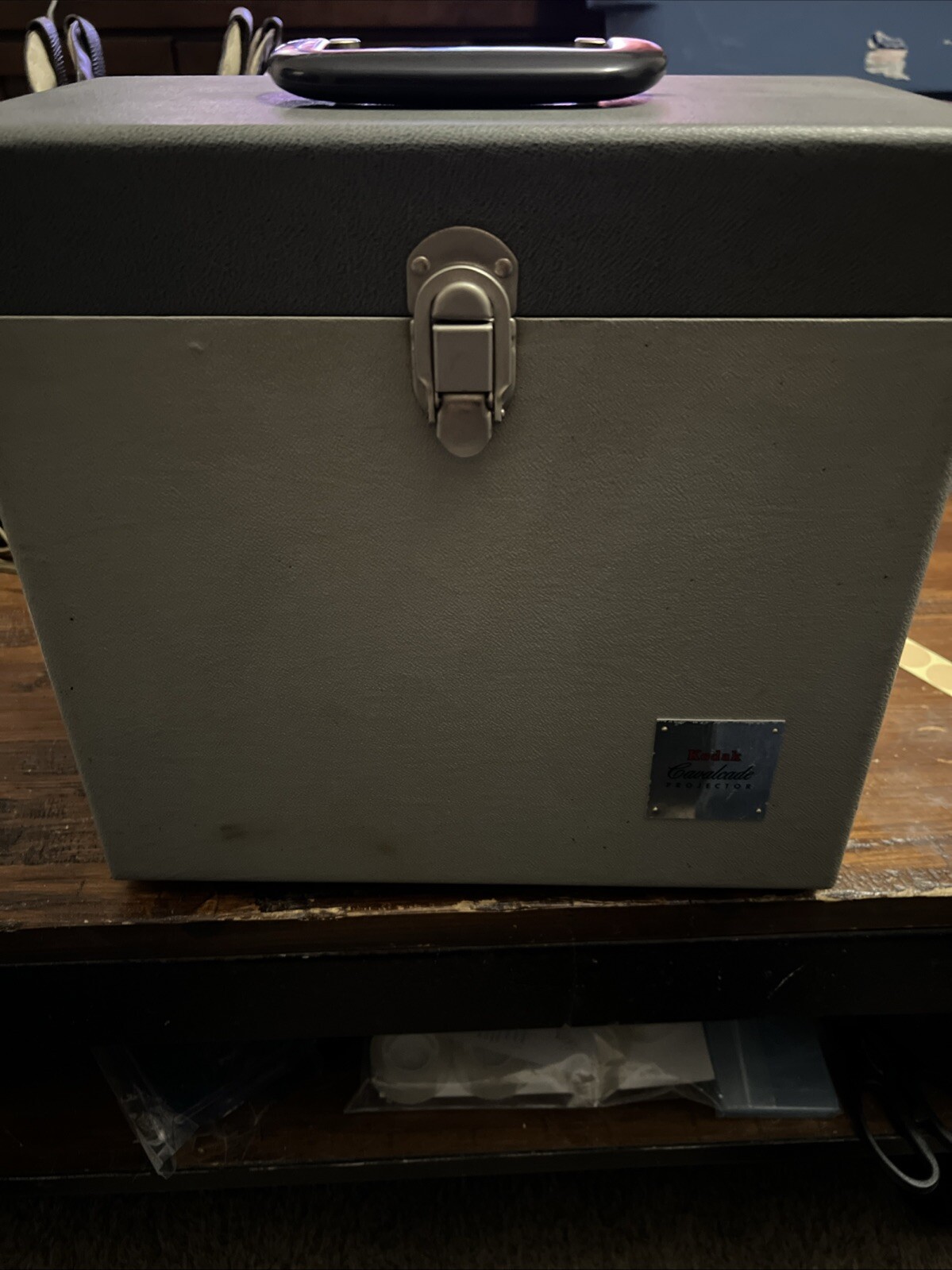 KODAK CAVALCADE 510 SLIDE / 35 MM PROJECTOR VINTAGE. Powers On. Untested. Manual