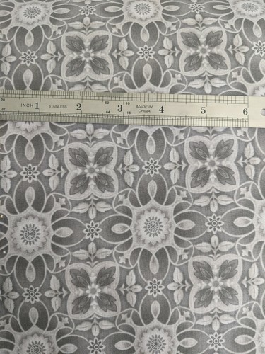 Henry glass "Vogue" by Lizzie B Cre8tive, gray baroque pattern, 25" x44" - Picture 4 of 4