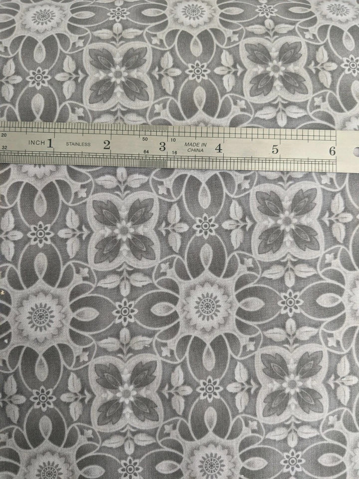 Henry glass "Vogue" by Lizzie B Cre8tive, gray baroque pattern, 25" x44" - Image 4 of 4