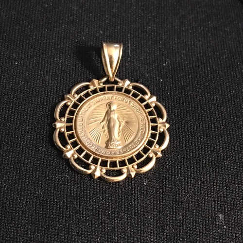 14k Yellow Gold Mother Mary Pendant 2.2 grams - Picture 2 of 6