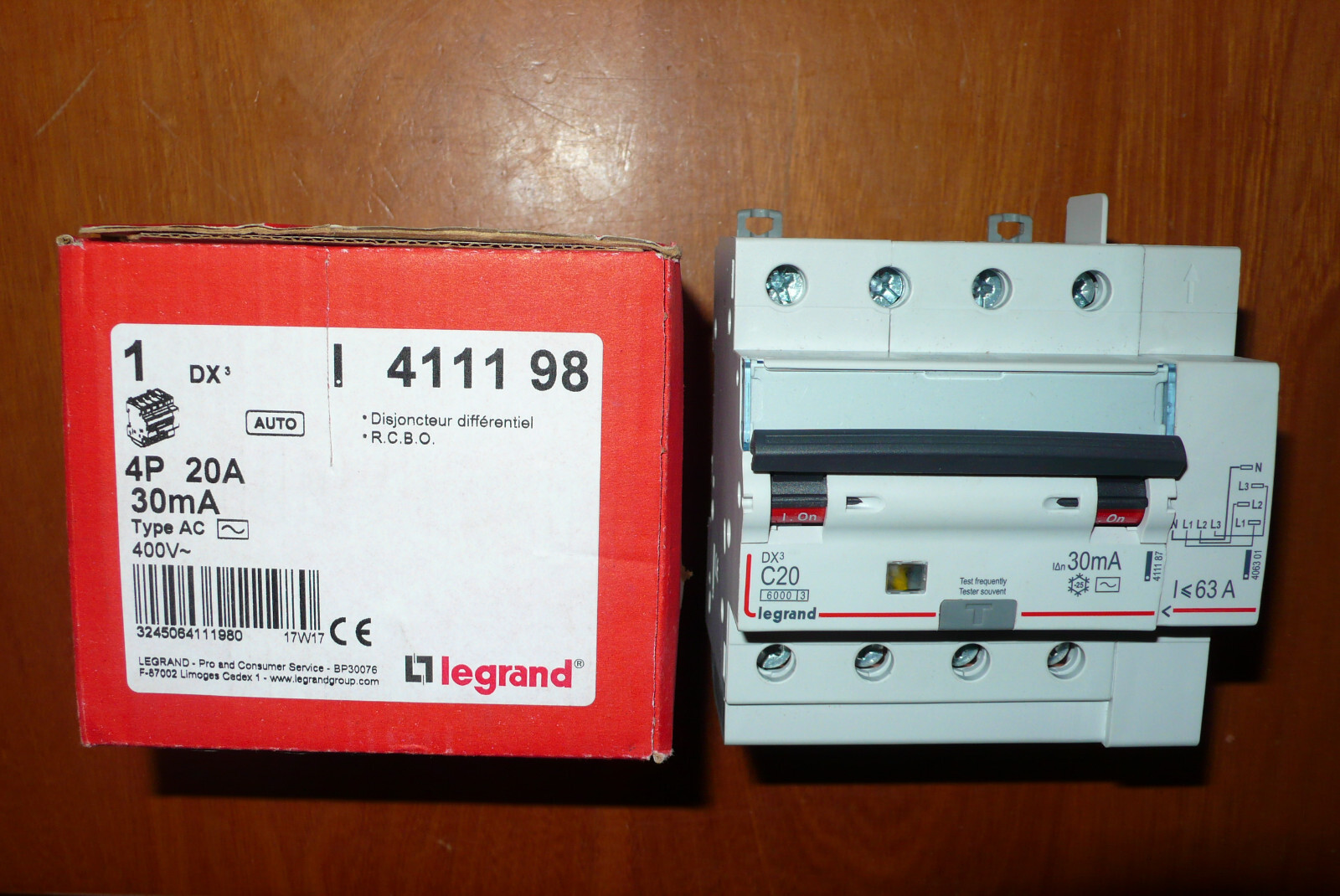 Disjoncteur différentiel 4 pôles 20A 30mA AC Legrand sortie auto 411198