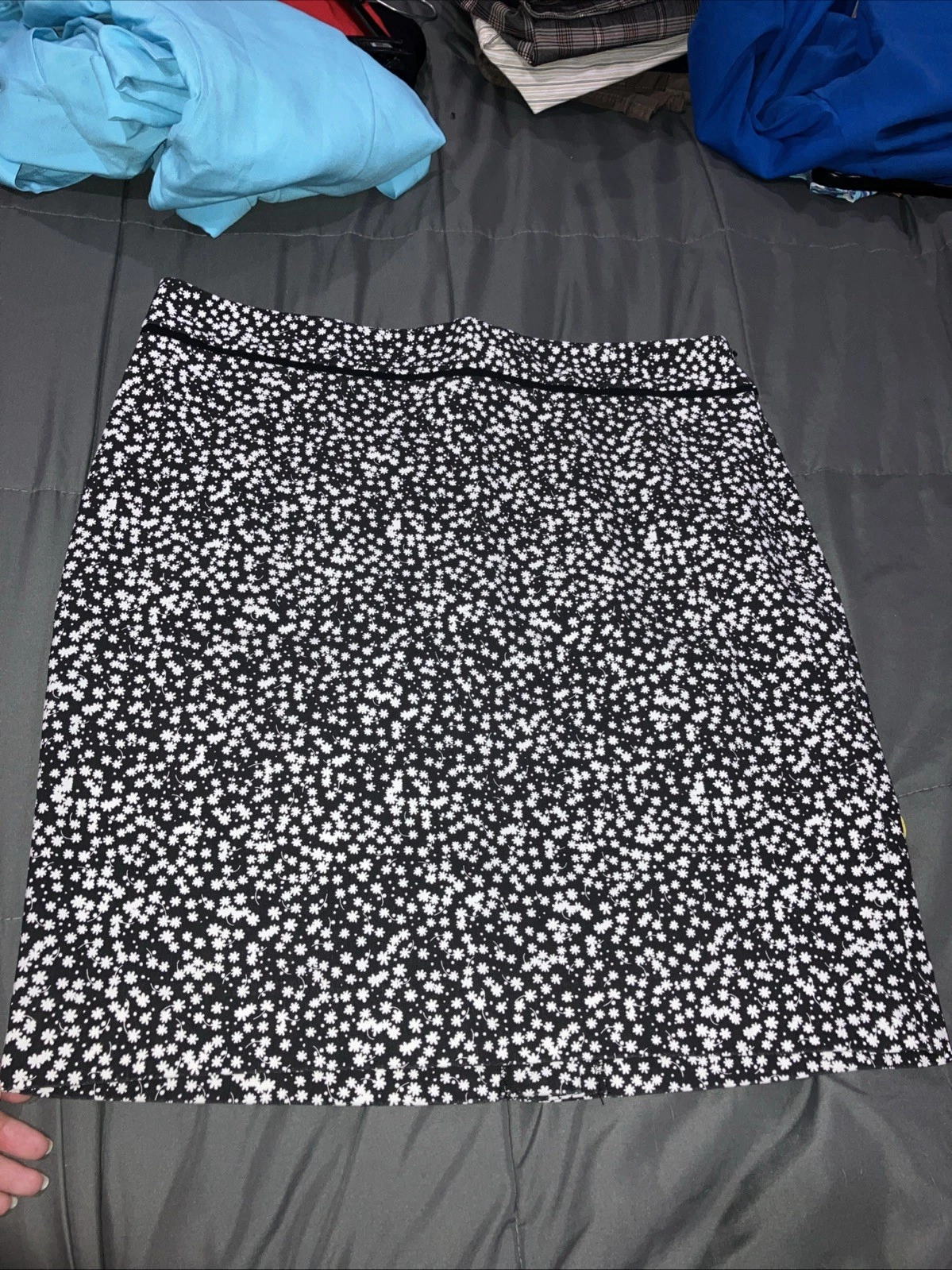 Davina Women's Size 16 Pencil Skirt Black Tiny White Flowers Comfort Stretch