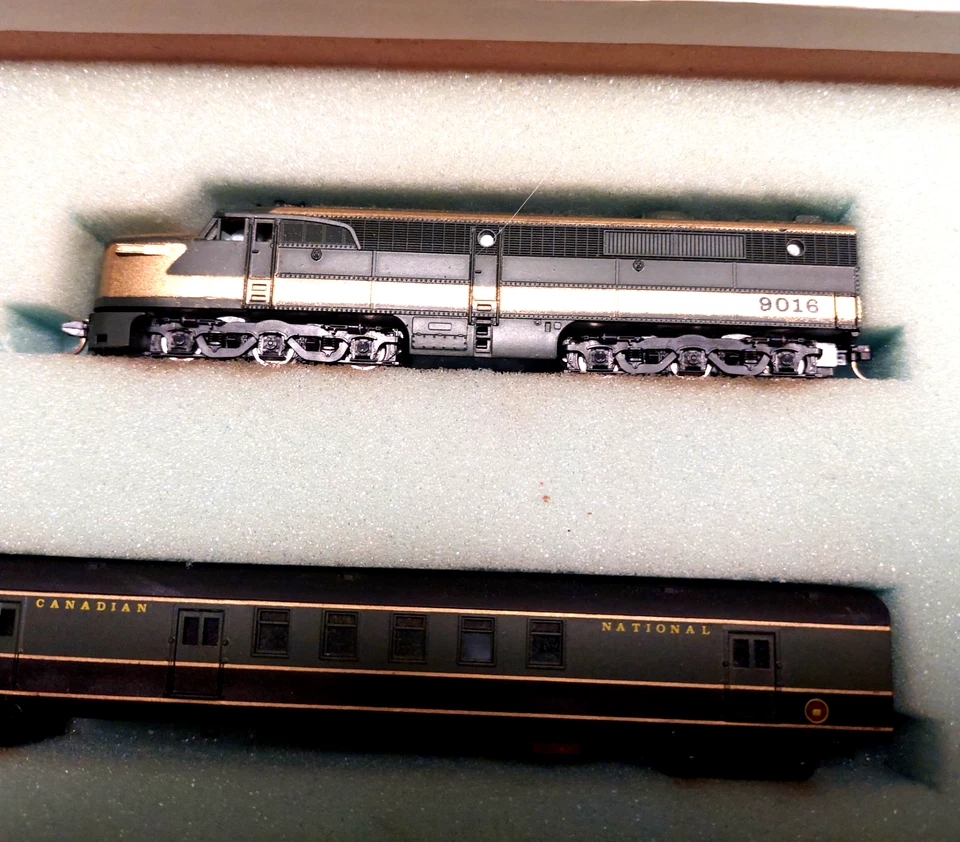 Motor y pase A-B-A "HOJA DE ARCE" Canadian National escala N Con-Cor Juego Premier Foto 3 de 4