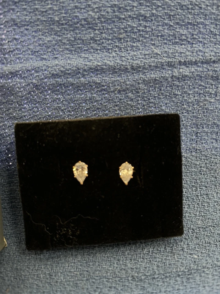 Pendientes perforados Avon estilo diamante circonita cúbica pera - postes de acero quirúrgico - NUEVOS EN CAJA Foto 2 de 4