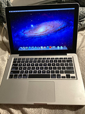 Apple MacBook Pro 13.3in Silver Core i5 2.4GHz 4GB 500GB HDD OS X 10.7.5