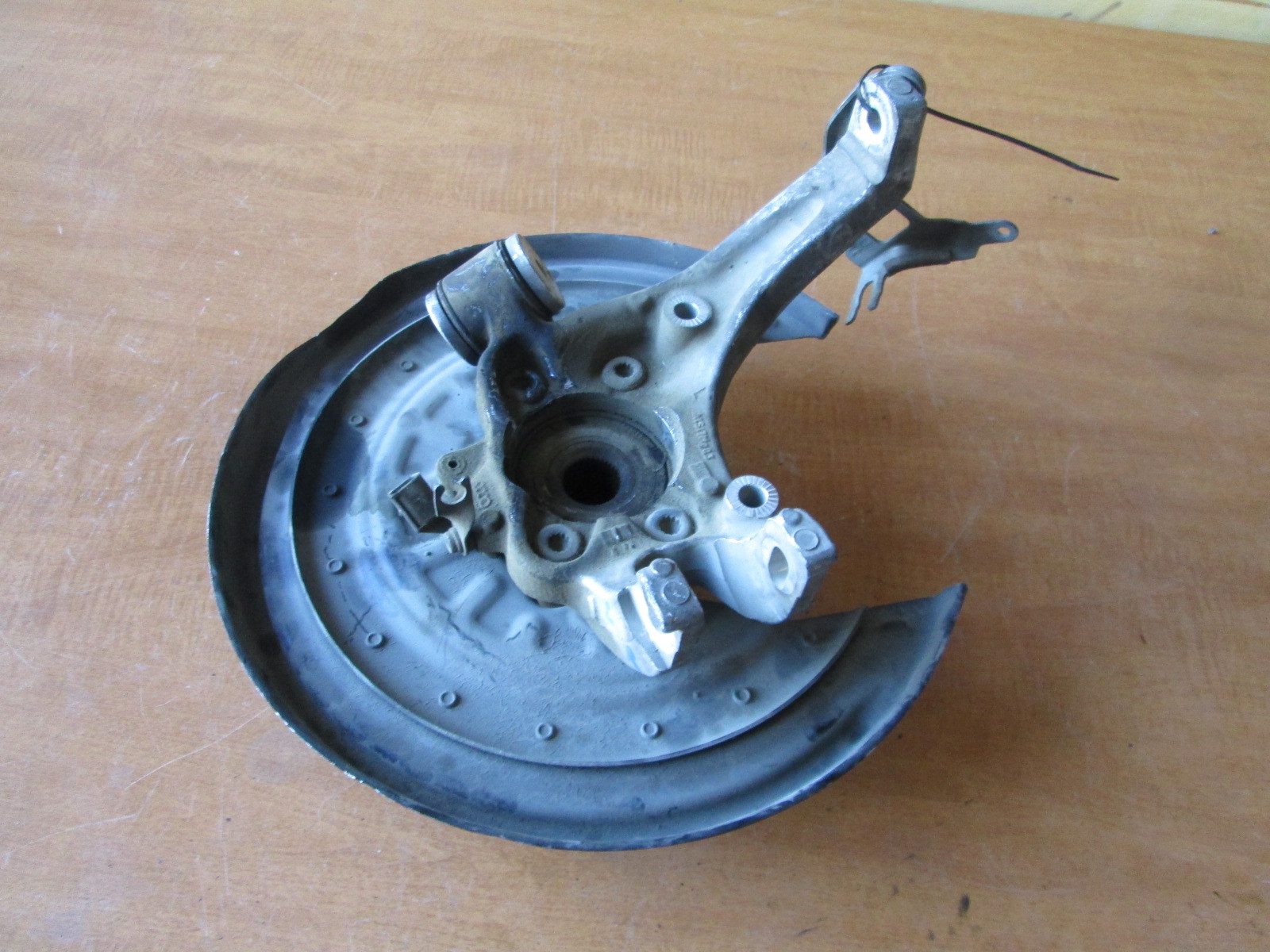 Bentley Continental GT 05  - LH Rear Steering Hub / Knuckle / Spindle / Bearing