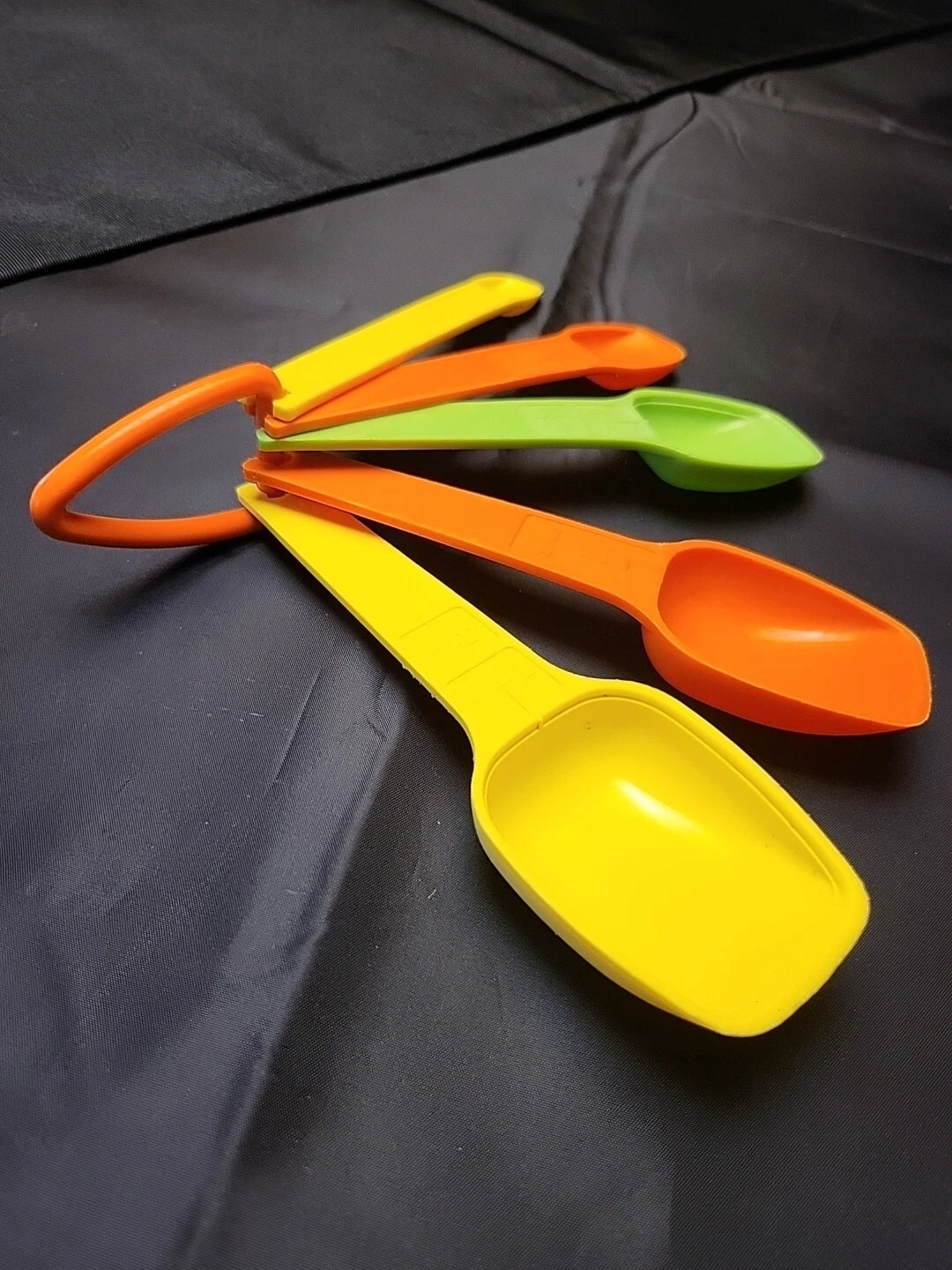 Vintage Tupperware MCM Measuring Spoons D Ring Yellow Orange Green NOS 5 Nesting