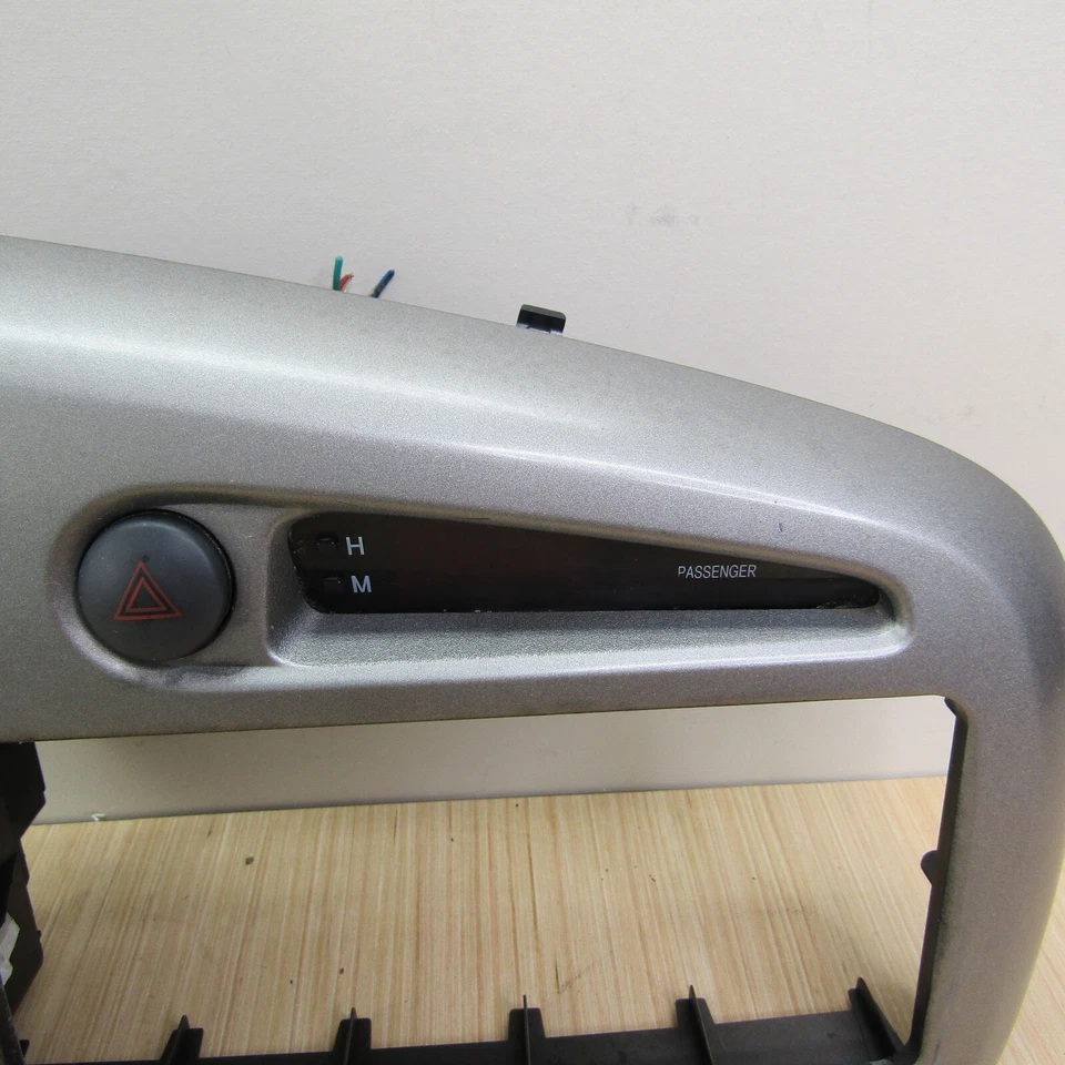 Toyota Matrix/Pontiac Vibe 2003-2008 tablero central radio bisel moldura OEM Foto 3 de 4