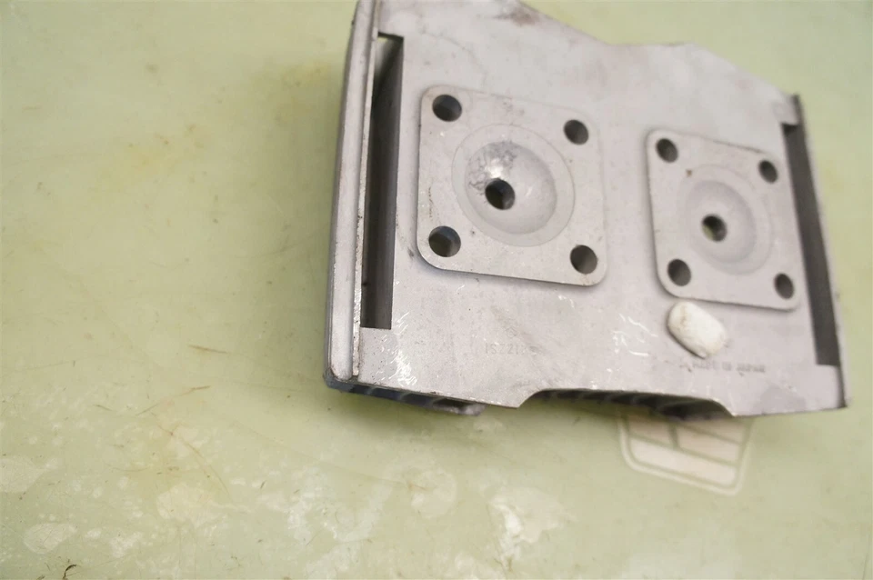 Подлинная головка блока цилиндров Suzuki GT185 новая из старых запасов? GT 185 11111-36100 *2525 - Изображение 4 из 4