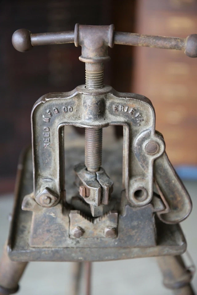 Vintage Pipe vise threading machine tripod stand Machinist tool Mechanic folding - Image 4 of 4