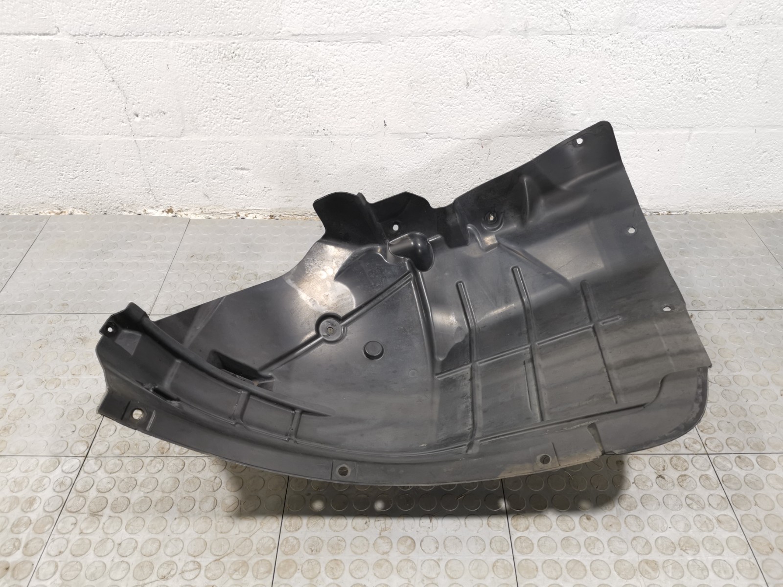 Maserati Levante 2017 FRONT+RIGHT Fender liner P/N 670032467