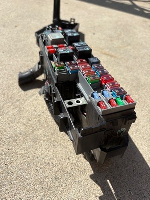 2010-2013 Ford Transit Connect Engine Fuse Box Oem
