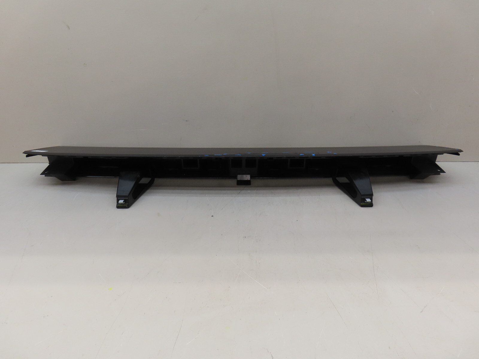 2017-2020 BENTLEY BENTAYGA REAR TRUNK HATCH GATE TAILGATE TRIM COVER PANEL OEM