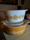 2 Vintage Pyrex 475-B Butterfly 2.5 qt Gold Casserole w lid and white 474-B 1.5