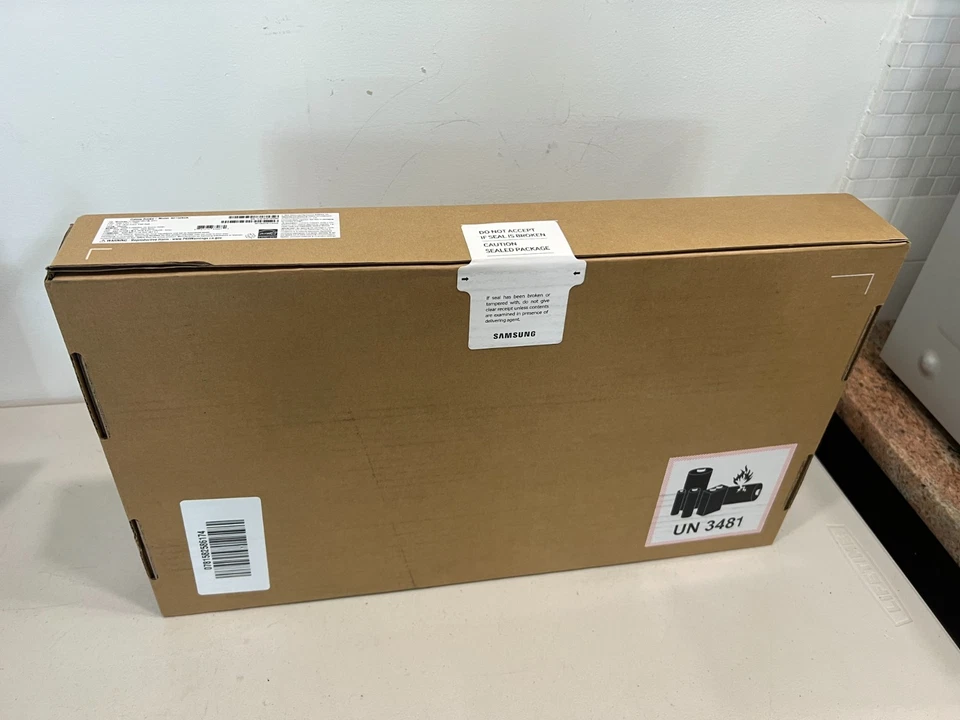 Samsung Galaxy Book4  15.6" Laptop Intel Core 7, 16GB Memory, 512GB SSD - Image 3 of 3