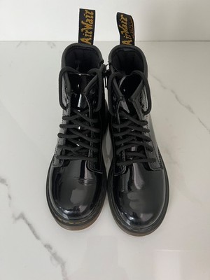 child dr martens patent lamper black