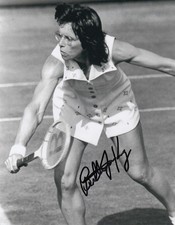 WIMBELDON TENNIS CHAMPION: Billie Jean King HAND Signed 10x8 Photo [19790]