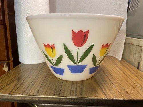Vintage Fire King Tulips Large Mixing Bowl Anchor Hocking 9”x 6”