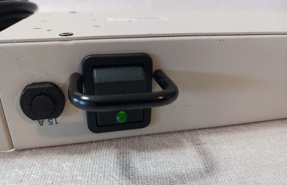 APC NET9RM SurgeArrest Network 9-Outlet Power Distribution Unit 120VAC 15A - Image 2 of 4