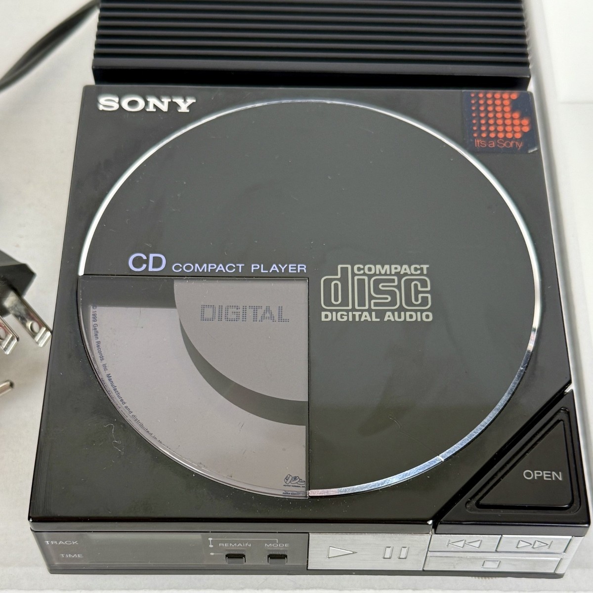 Sony D-5A Compact Disc Player w/ AC-D50 Adapter - Tested Working