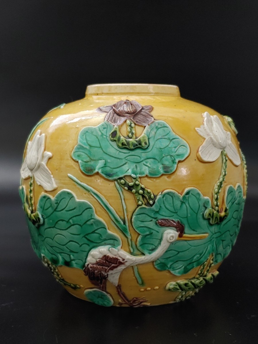王炳荣瓷雕一路连升罐Pair 19th C Chinese Wang Bingrong Susancai
