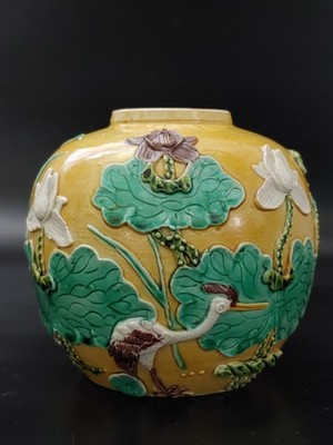 王炳荣瓷雕一路连升罐Pair 19th C Chinese Wang Bingrong Susancai