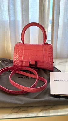 Balenciaga Hourglass Umhängetasche Leder Rosa Krokoprägung, Logo, Riemen