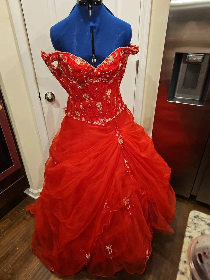 Vestido de novia rojo Allure con cuentas de encaje lentejuelas vestido de baile 8 Foto 4 de 4