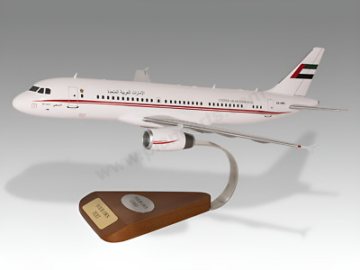 Airbus A320 United Arab Emirates Dubai Air Wing Desk Wood Model Small 1/130
