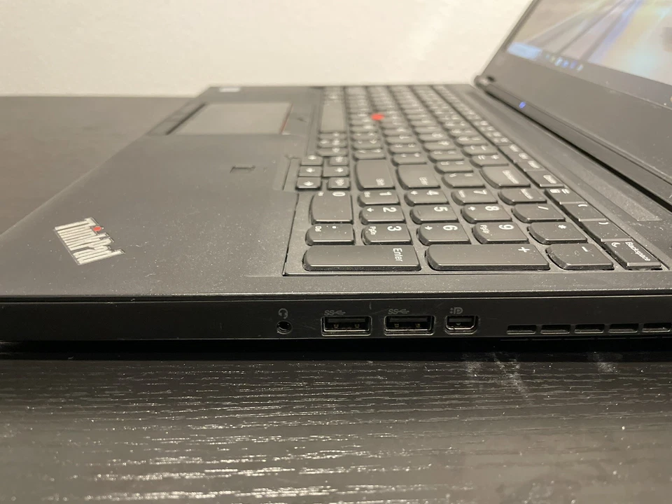 Portátil Lenovo ThinkPad P52 15.6" Intel Xeon 2.7 GHz475GB SSD 64GB RAM Win 10 Foto 3 de 4