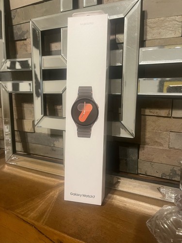 Samsung Galaxy Watch 7 40mm Khaki Green Sport Band, Bluetooth, New Sealed - 第 1/2 張圖片