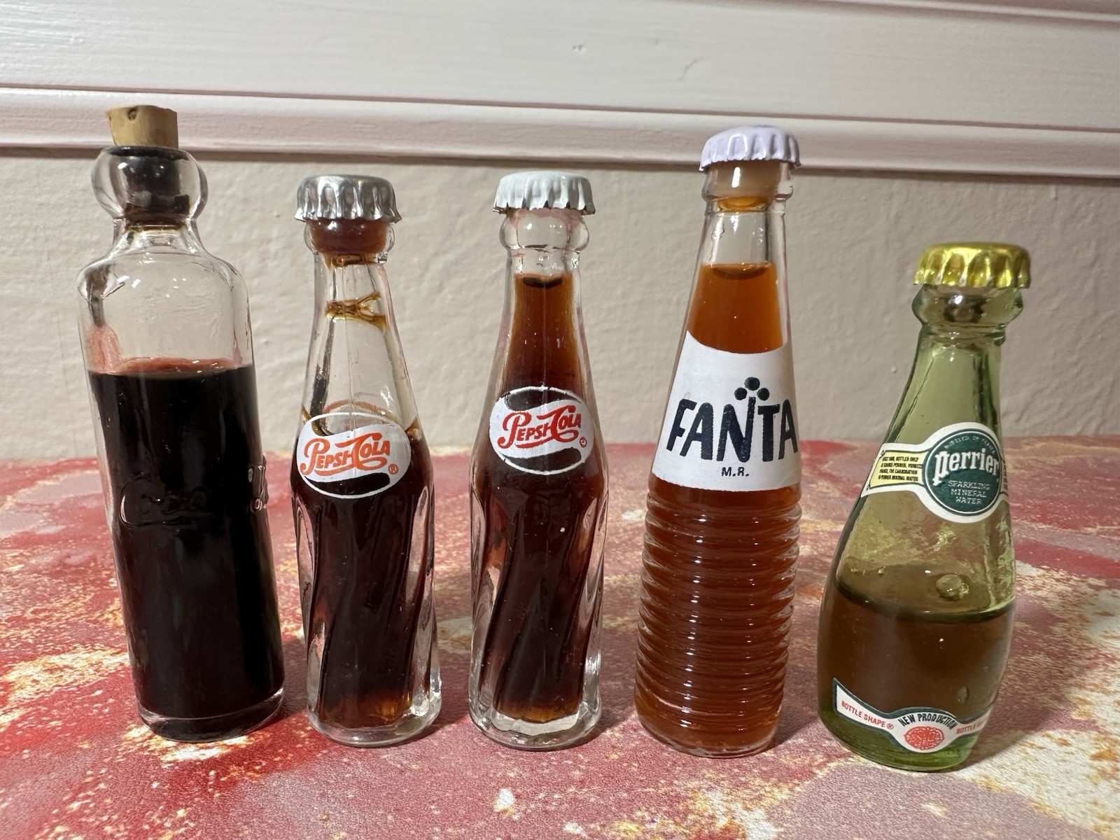 Mini botella de refresco de vidrio vintage LOTE 3” Pepsi Coca Cola Fanta Perrier anuncios pop