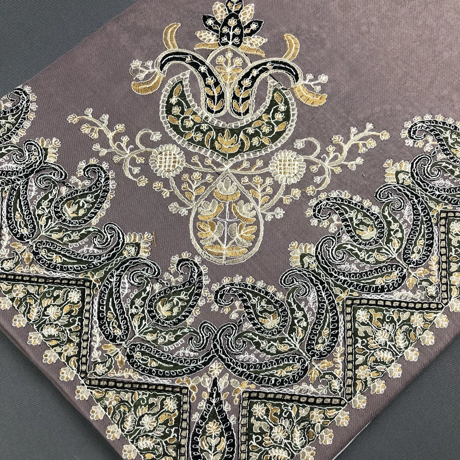 YEMENI EMBROIDERED SHEMAGH HEADSCRAF SHAWL